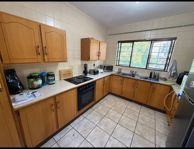 2 BEDROOM FLAT FOR SALE IN VANDERBIJLPARK SE 2